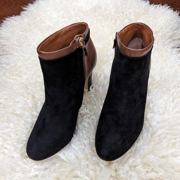 Banana Republic Trinna Ankle Bootie 6.5 - Picture 2 of 7